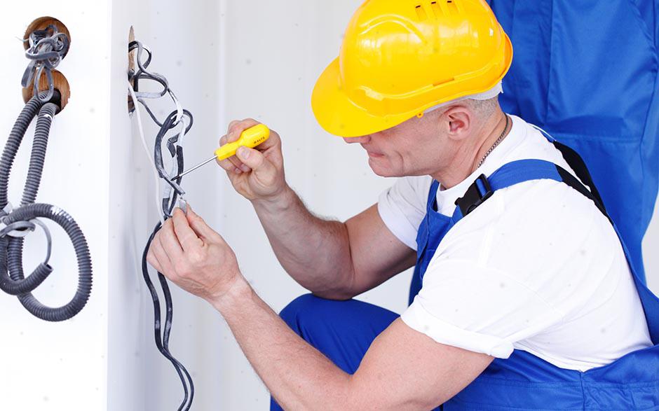 travail électricien Rivecourt